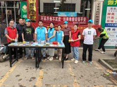 群众发放《食物平安学问手册》《野生蘑菇中毒